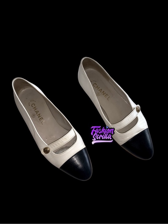 CHANEL Shoes - Chanel Vintage Ballerina Ballet Flats White Black Two Tone Leather Gold CC Logo